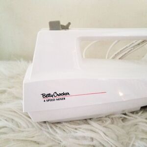 Betty Crocker vintage 4 speed mixer with beaters